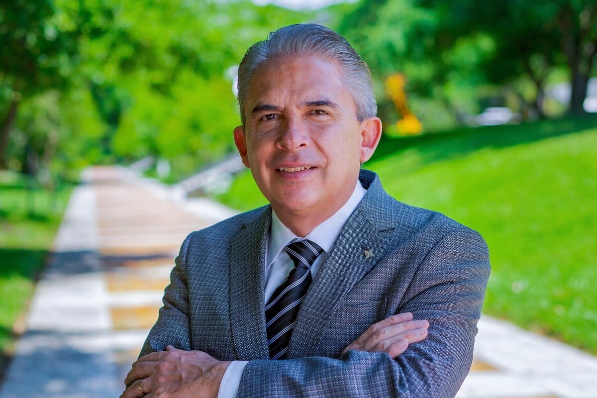 Dr. Luis Linares