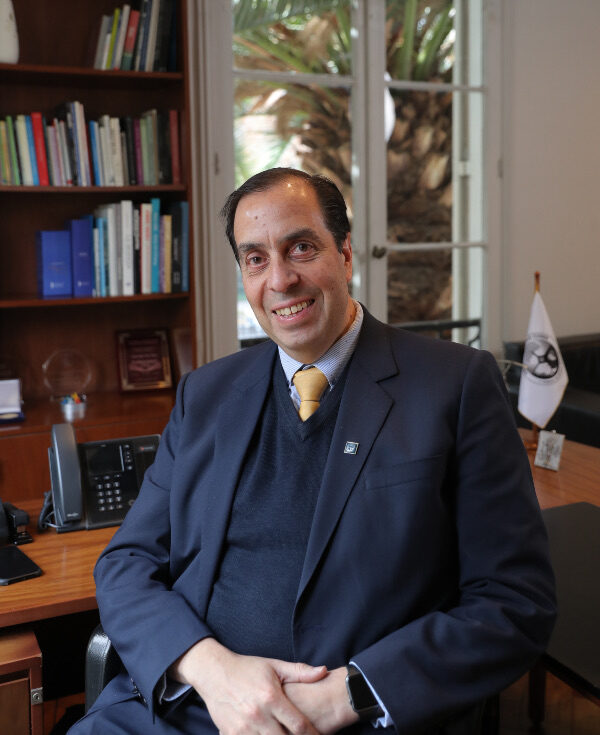 Dr. Cristian Nazer
